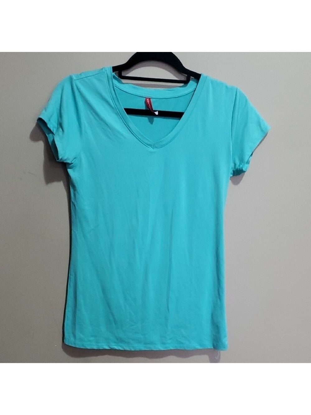 Emme Jordan Women's Aqua V-Neck T-Shirt Size Large